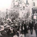 Chiudiamo il nostro viaggio alle spalle del teatro Petruzzelli, dove fino al 1921 si trovava l�osteria-birreria Stella d�Italia, creata nel 1899 da Rocco Corisi. Era qui che cenavano gli artisti dopo gli spettacoli, gustando il piatto pi� rinomato del posto: la pizza Margherita 